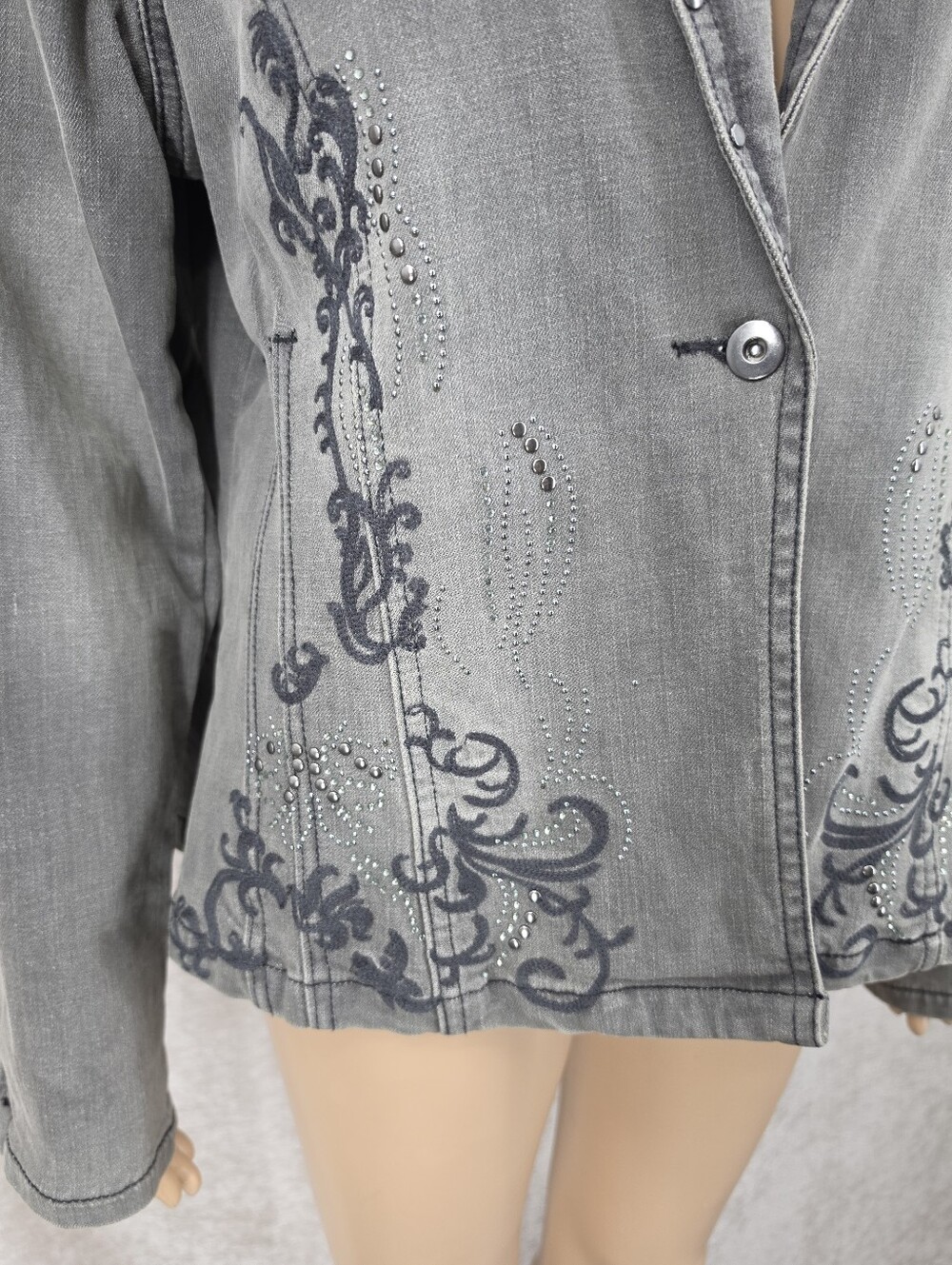 Reba Autumn Edge Embroidered Studded Gray Black Wash Stretch Denim Jean Jacket - Picture 2 of 11